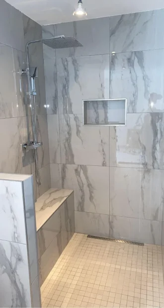 douche-italienne-marbre-blanc-moderne