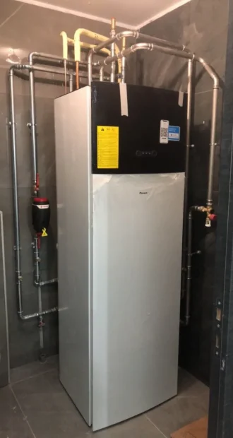 installation-pompe-a-chaleur-daikin-interieur